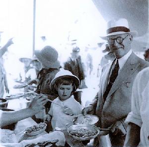 天津市老字號起士林大飯店的客人用餐