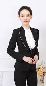 彭燕[名馳控股集團有限公司董事長]