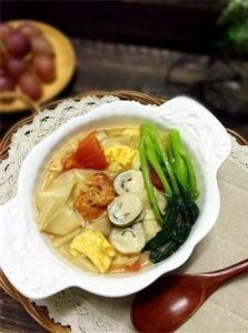 草菇大海蝦乾滾黃芽白湯 草菇大海蝦乾滾黃芽白湯