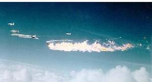 XB-70(左)與F-104N(中)空中相撞