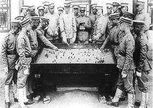 清軍軍官正在進行圖上作業