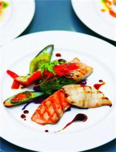 扒海鮮串配香草黃油 扒海鮮串配香草黃油