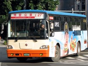 （圖）行駛於博愛公共汽車一線的萬國車輛