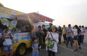 排隊購買冰淇淋的顧客