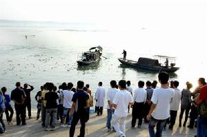 長江大學宣傳部長指出照片與事實有出入