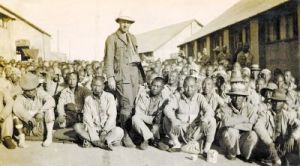 在威海衛勞工營，英國招工局對華工進行了