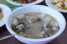 蘿蔔豬腳湯 蘿蔔豬腳湯