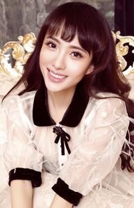 宋香，劉萌萌飾