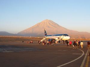 阿雷基帕城歷史中心Image:El Misti from Rodriguez Ballon International Airport, Arequipa, Peru.jpg