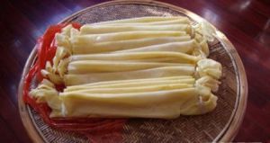 烘烤之前的乳扇