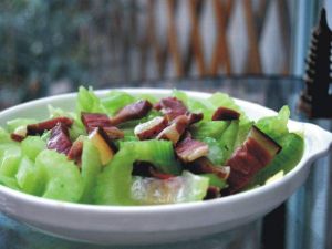 西芹鮮椒炒臘肉 西芹鮮椒炒臘肉