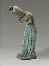 灰陶彩繪舞蹈女俑 灰陶彩繪舞蹈女俑