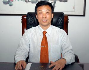 校長、總支書記：裘一民