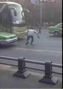 自殺式碰瓷 自殺式碰瓷