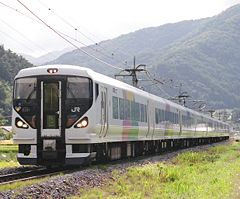 （圖）E257系在運行長野至松本間的快速列車