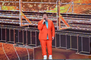 韓紅在春晚舞台演唱《千年之約》