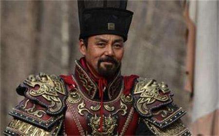 大臣撕毀皇帝的龍袍惹皇帝大怒 大臣:皇上肯舍龍袍臣肯舍腦袋