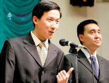 裘英俊、于丹在“南大”表演