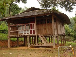 南主中寨村 南主中寨村