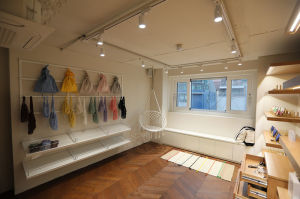 IMVELY弘大旗艦店_3層展示區