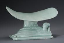 青白瓷臥女枕 青白瓷臥女枕