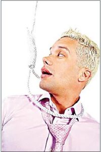 表現為刻板動作，或模仿動作，衝動行為等