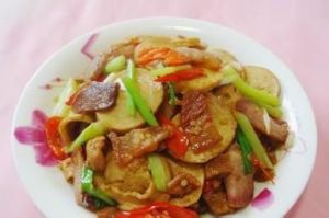 臘肉炒素雞 臘肉炒素雞