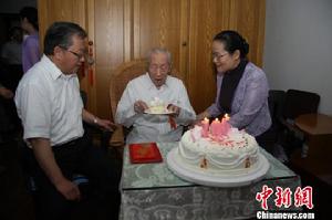 汪一鶴(中)105歲壽誕