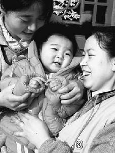 孤殘兒童護理員