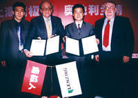 南極人合作現場