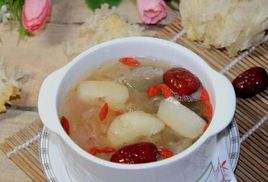 馬蹄雪耳糖水 馬蹄雪耳糖水