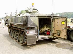 英國FV432履帶式裝甲人員輸送車