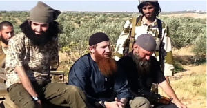 舒斯哈尼（中）