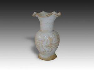 南宋 青白釉葵口瓶 