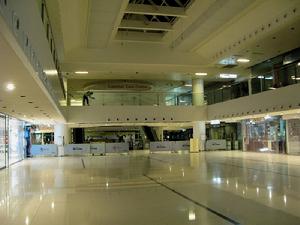 （圖）三樓放置多個鐵馬及設立崗亭