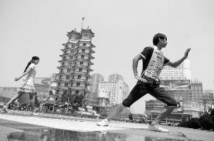 波哥說：我很有才，會打太極拳