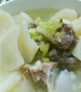 芹菜大骨蘿蔔湯 芹菜大骨蘿蔔湯