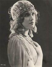 莉蓮&middot;霍爾&middot;戴維斯