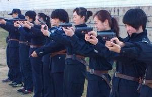 女警微聯盟(射擊前的場外練習).