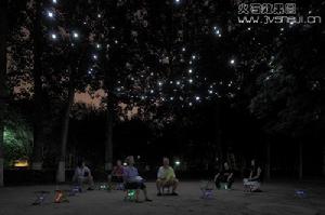 何崴2010年設計的燈光裝置&#39;星空&#39;