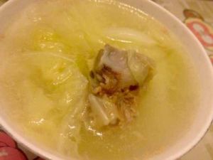 白菜燉豬骨湯 白菜燉豬骨湯
