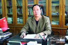 平涼一中黨委書記、校長馬明義