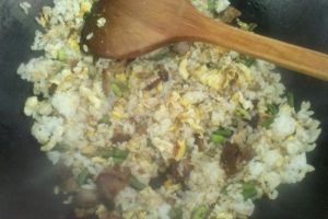 排骨肉汁炒米飯 排骨肉汁炒米飯