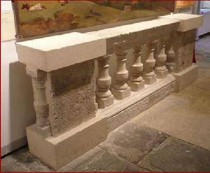 原皇后廣場上的石欄和石墩