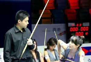 香港有線電視台兩位美女主持人陳欣欣和Wendy有幸成為中國斯諾克好手丁俊暉的開山徒弟。本文複製自: 數字焦作網(www.jz391.com) 詳細出處參考：http://www.jz391.com/html/200806/16/182258357.htm