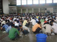 行唐一中學生的食堂用餐情況亟需改善啊！