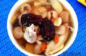 高麗紅參煲雞湯 高麗紅參煲雞湯