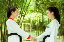 李恩秀和戚百草