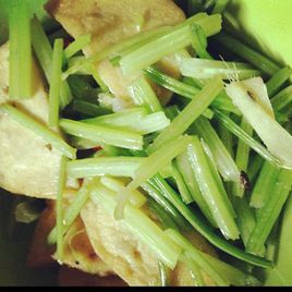素雞芹菜燒腐竹 素雞芹菜燒腐竹