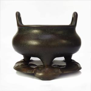 沖耳蓮座三足爐